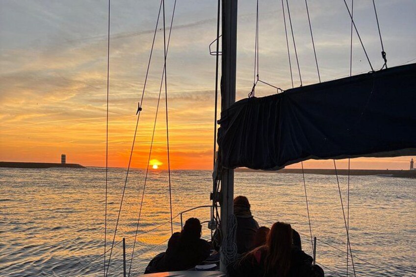 Port : Charm Cruise 7 Bridges with Port, Sunset option 4