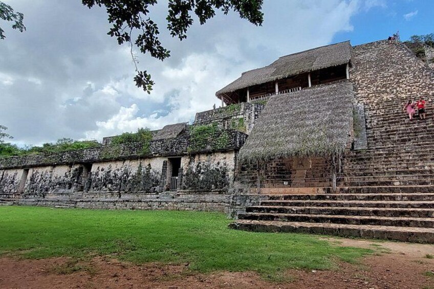 Private guide service in the archaeological zone of Ek Balam 2