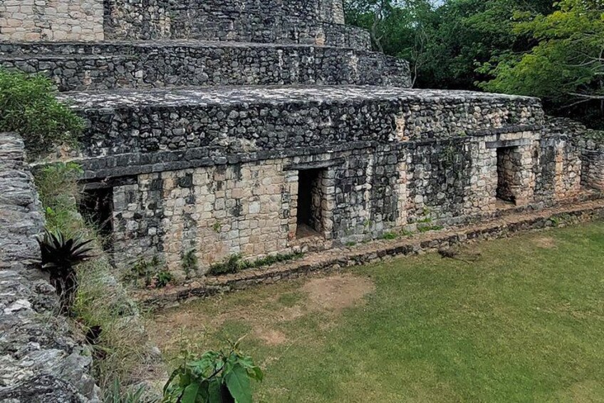 Private guide service in the archaeological zone of Ek Balam 3