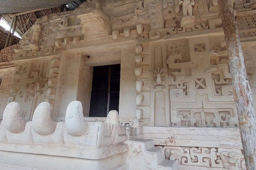 Private guide service in the archaeological zone of Ek Balam 2