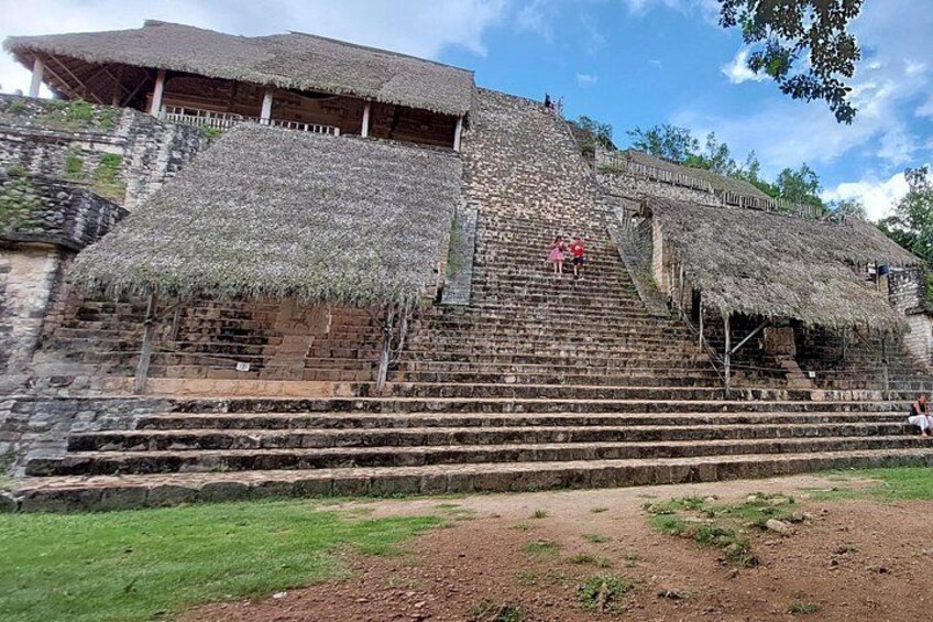 Private guide service in the archaeological zone of Ek Balam 2