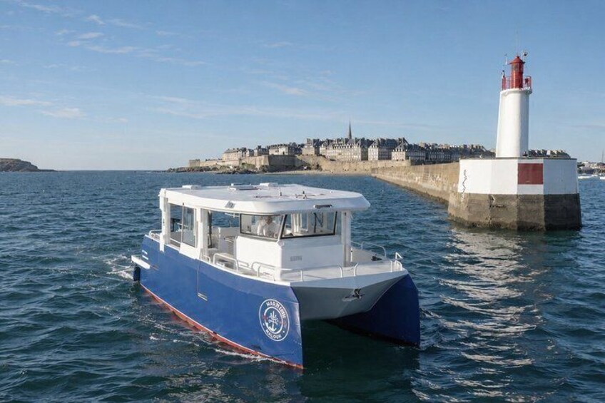 One hour boat trip with a local (Commented FR & EN) 1