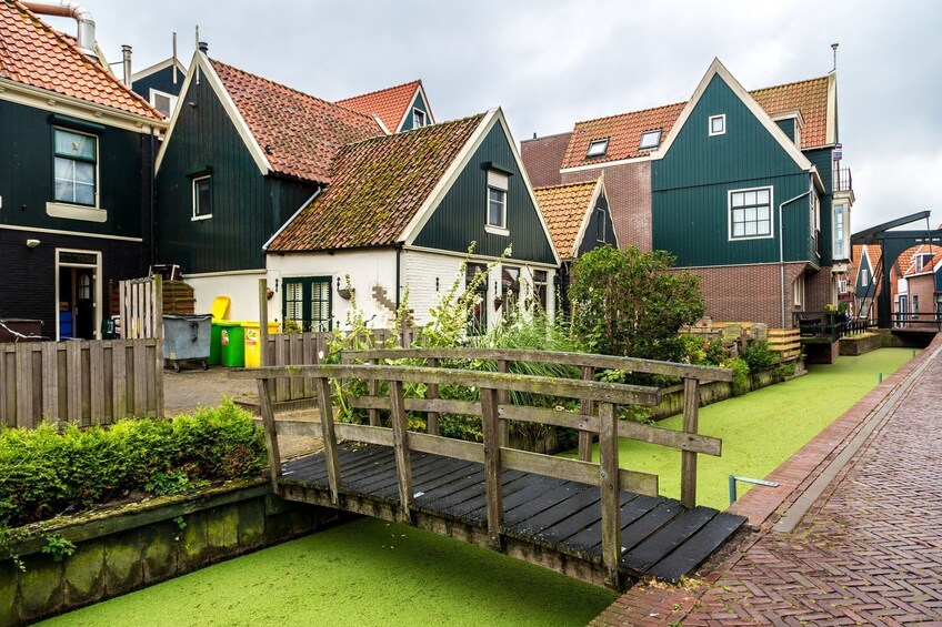 Volendam In-App Audio Tour: the Traditional Fishing and Artists' Village