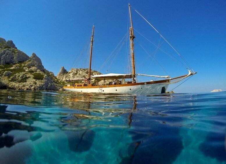 Marseille: Calanques Boat Tour with Swimming, Buffet & Wine 1