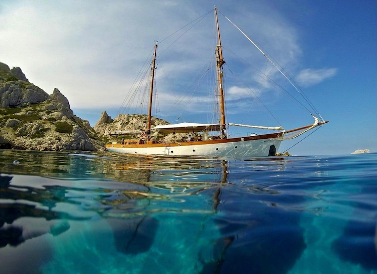 Marseille: Calanques Boat Tour with Swimming, Buffet & Wine 1