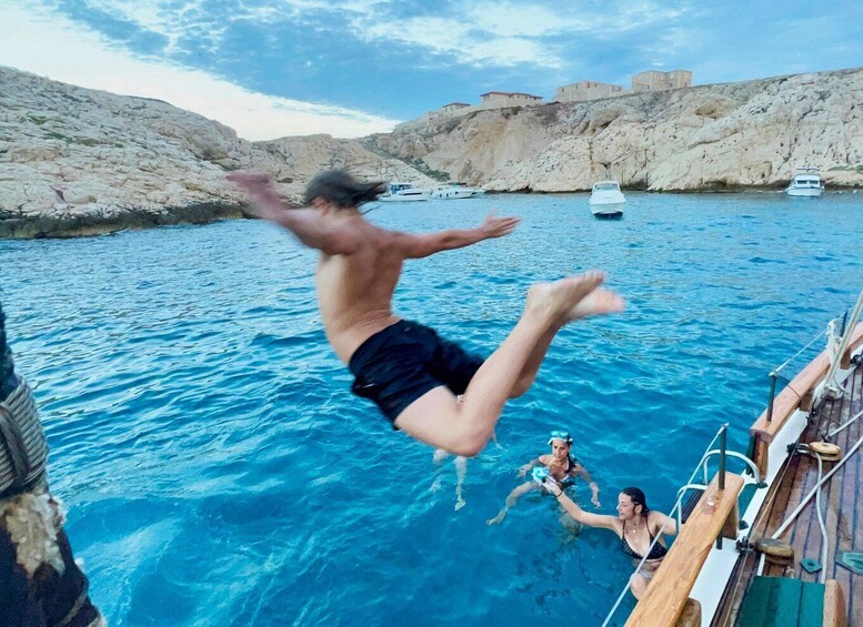 Picture 5 for Activity Marseille: Calanques Boat Tour with Swimming, Buffet & Wine 2