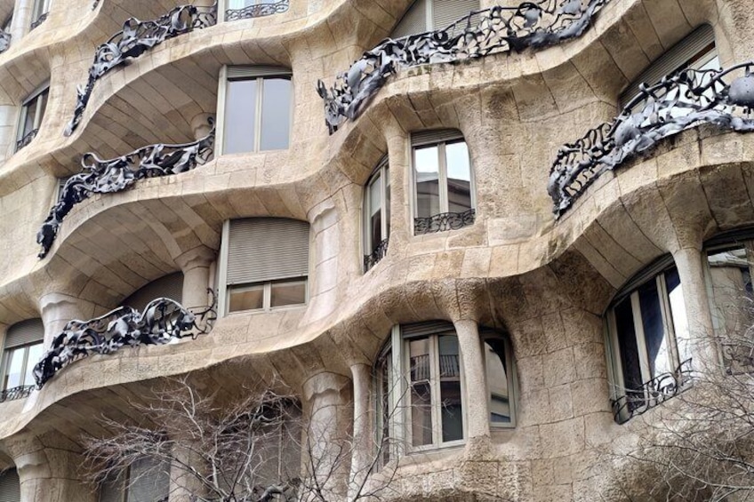 Barcelona Gaudi Bike Tour: Modernist Highlights by Bike or E-Bike 3