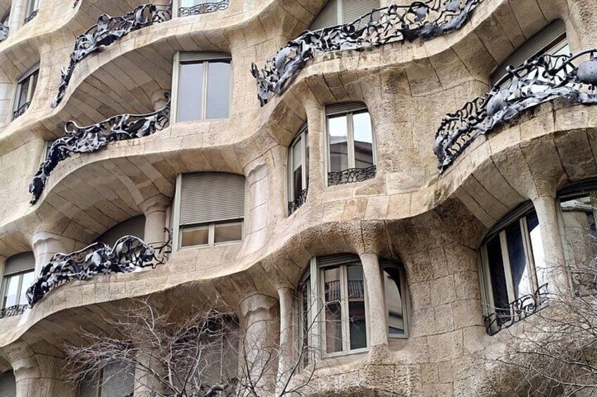Barcelona Gaudi Bike Tour: Modernist Highlights by Bike or E-Bike 3