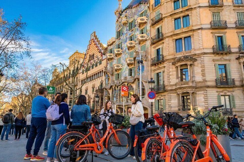 Barcelona Gaudi Bike Tour: Modernist Highlights by Bike or E-Bike 5