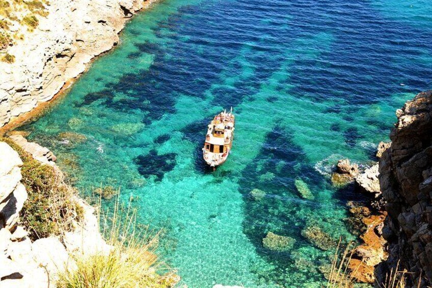 5-Hour Guided Robinson Boat Day Tour in Northern Mallorca