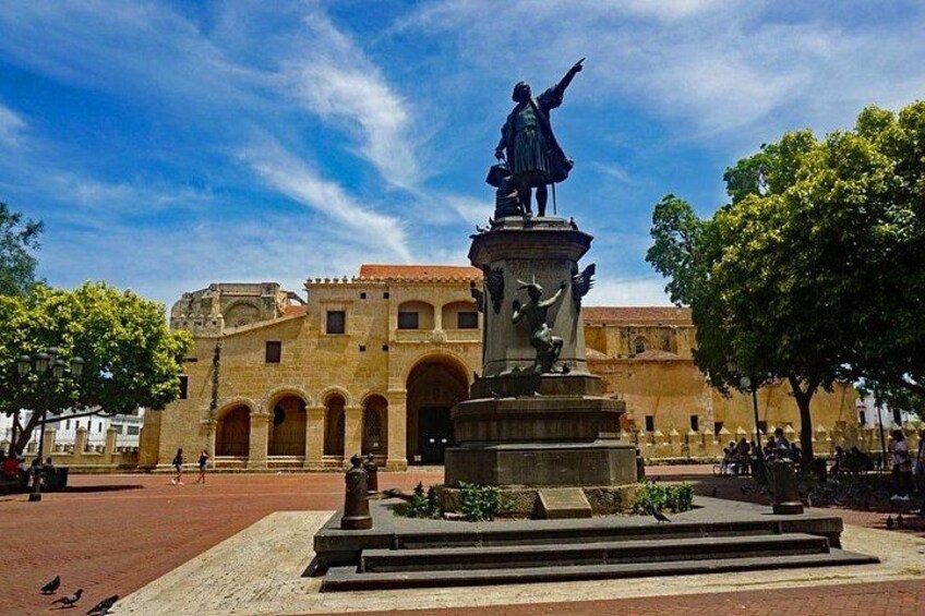 A statue in a square with a building in the background. 2
