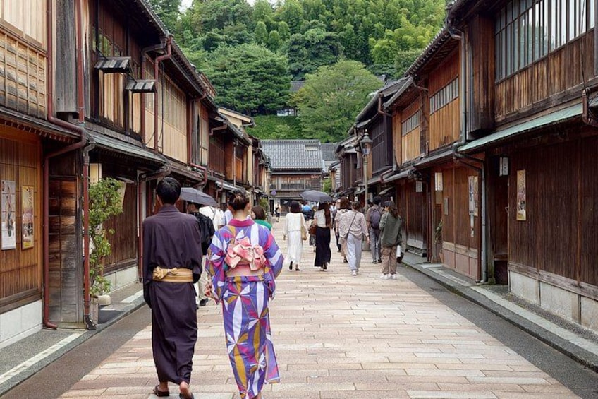 Full-Day Tour from Kanazawa: Samurai, Matcha, Gardens and Geisha 4