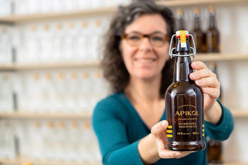 Guided tour from the bee to the bottle and tasting - French 3