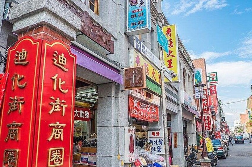 2-Hour Private Dadaocheng Walking Tour 2