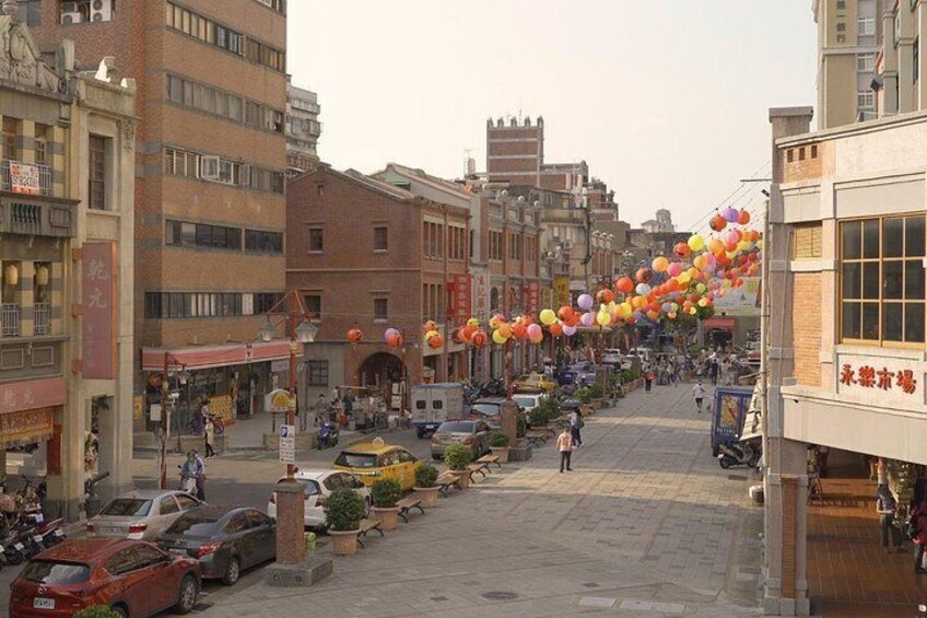 2-Hour Private Dadaocheng Walking Tour 2
