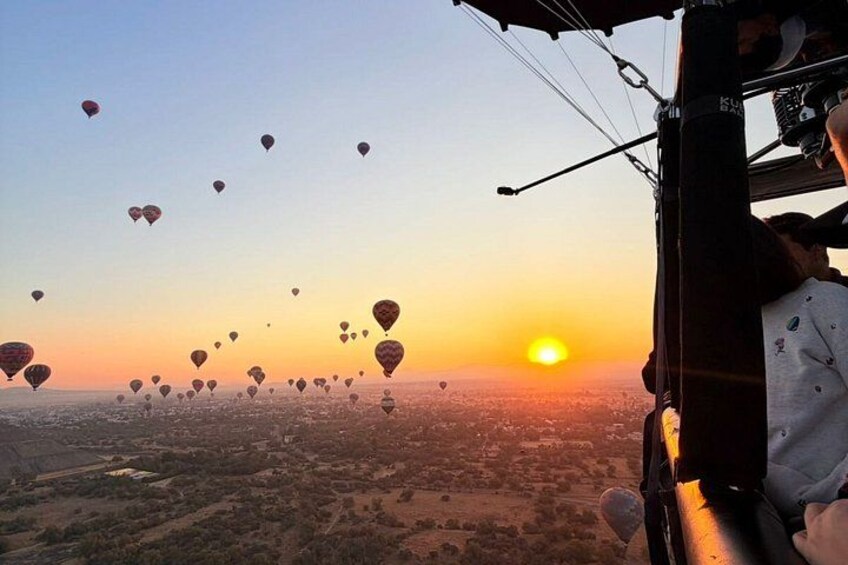 Hot Air Balloon Flight over Teotihuacan with CDMX Transportation 2
