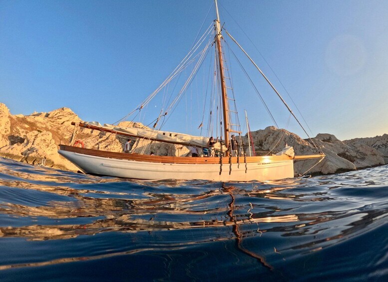 Marseille: Romantic Sunset Cruise with Dinner & Wine 2