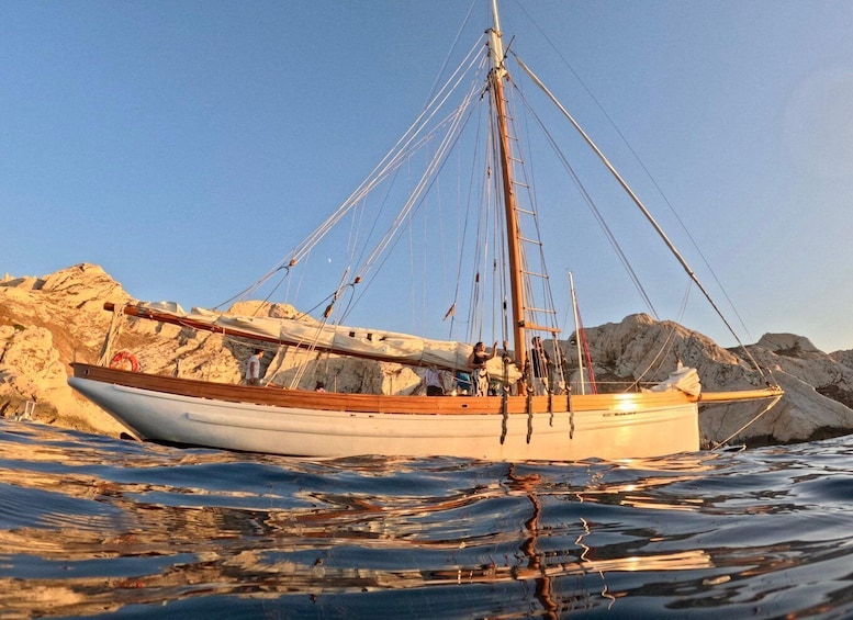 Marseille: Romantic Sunset Cruise with Dinner & Wine 1