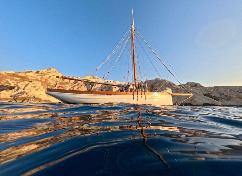 Marseille: Romantic Sunset Cruise with Dinner & Wine 1