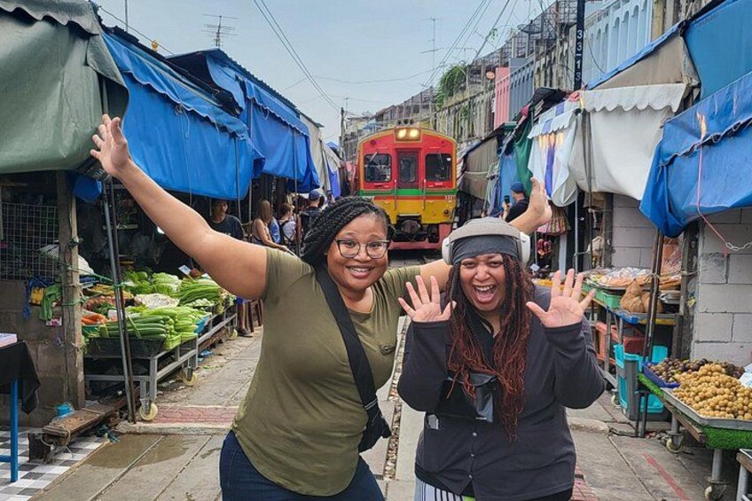 Private Tour to Railway Market and Damnoen Saduak Floating Market 3