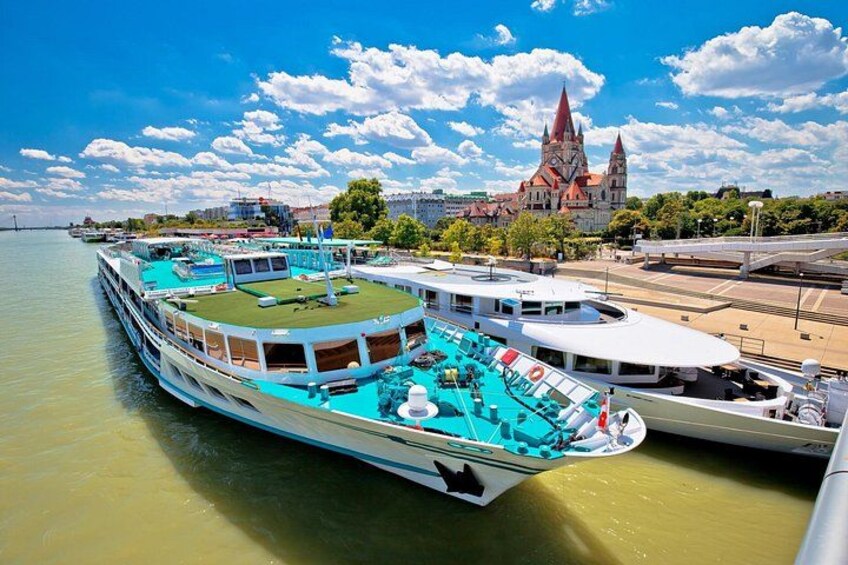 Vienna River Cruise, Walking Tour with St. Stephan Cathedral 1