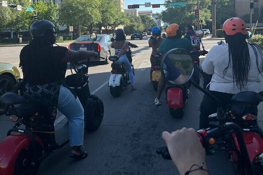 2 Hour Late Night Downtown Dallas E-Scooter Tour