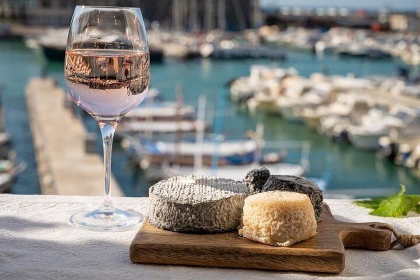 Wine & cheese tasting at the port of Menton 4