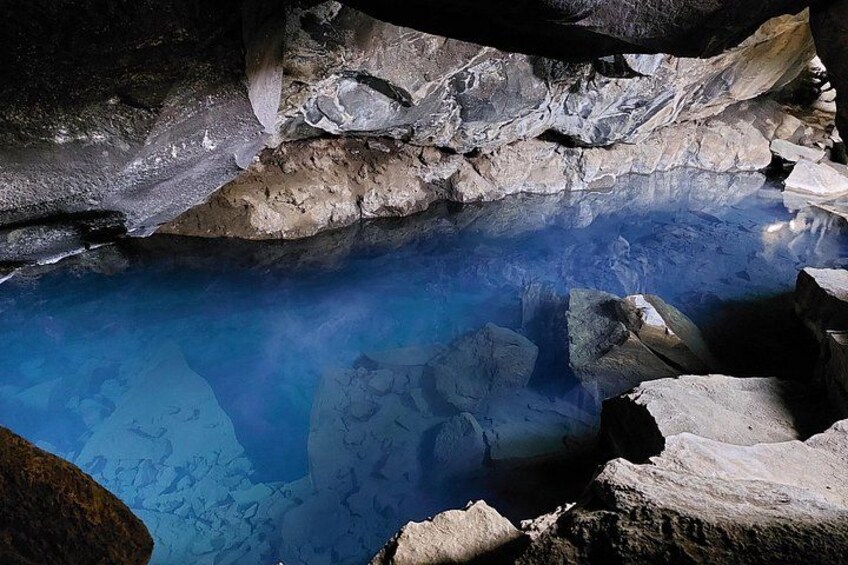 Grjotagja Cave 3