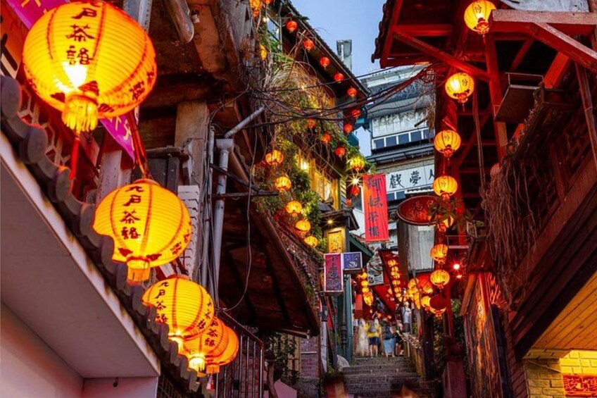 7-Hour Jiufen Night View, Shifen Waterfall & Raohe Market Tour 2
