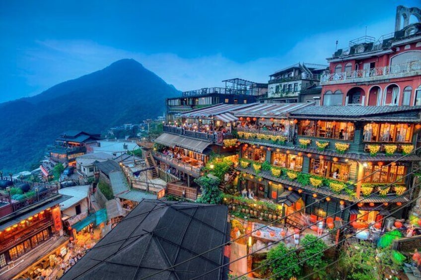 7-Hour Jiufen Night View, Shifen Waterfall & Raohe Market Tour