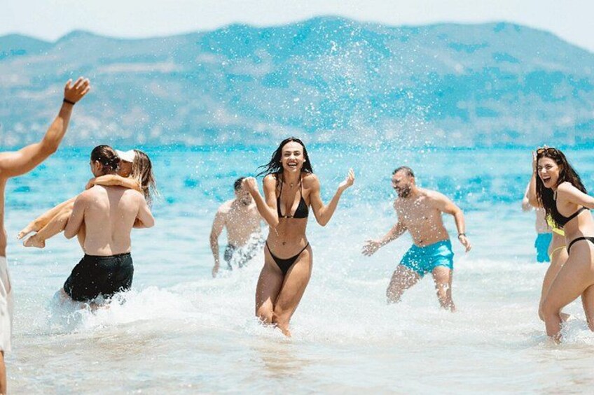 Athens: Swimming Day Cruise with DJ, Lunch & Drinks incl. 3
