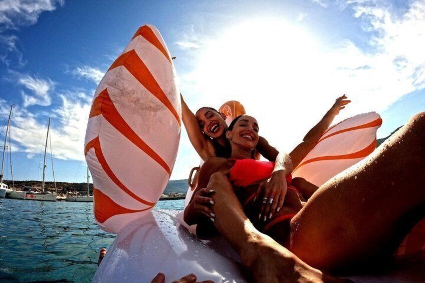 Athens: Swimming Day Cruise with DJ, Lunch & Drinks incl. 2
