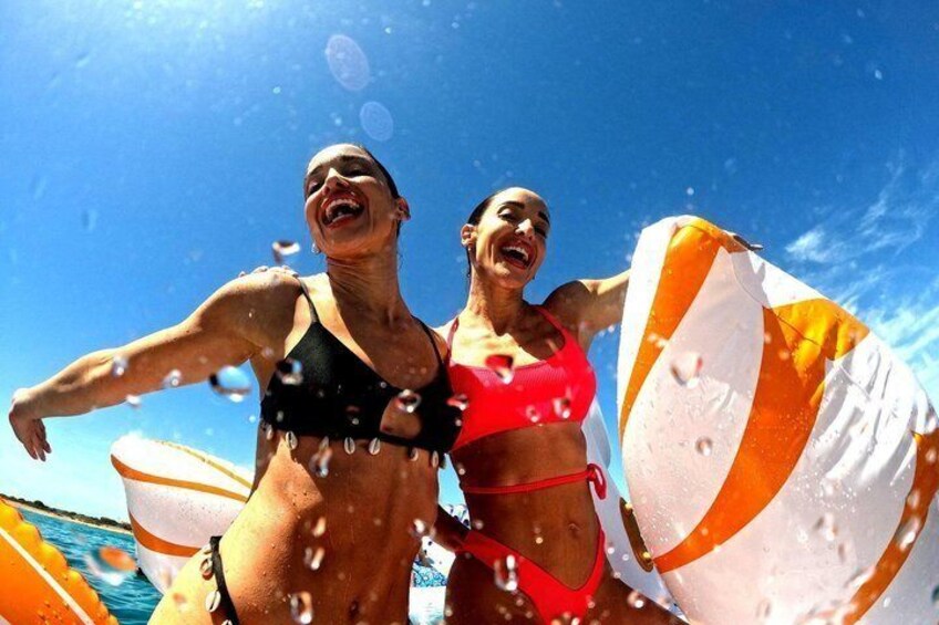 Athens: Swimming Day Cruise with DJ, Lunch & Drinks incl. 1