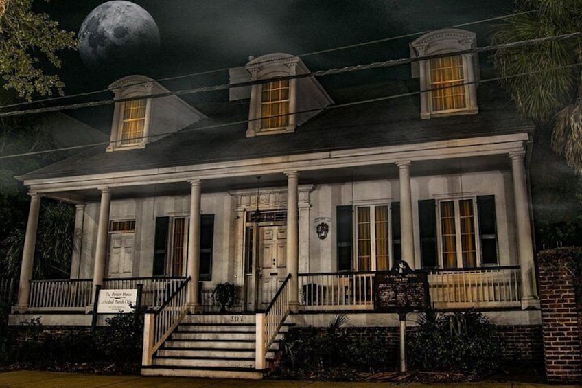 Discover the restless spirits that refuse to fade into oblivion on our haunted tour. 2