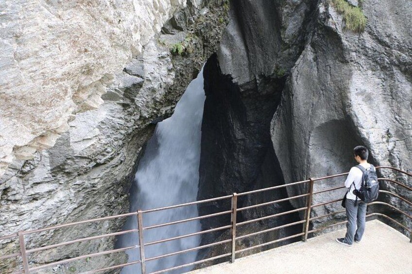 Interlaken Half-Day Highlights Tour with a Local by Private Car 3
