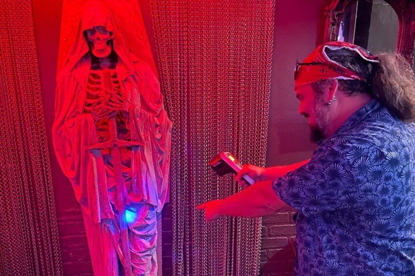 Use ghost hunting equipment, provided to you at the beginning of the experience, to explore spooky locations throughout the tour! 3