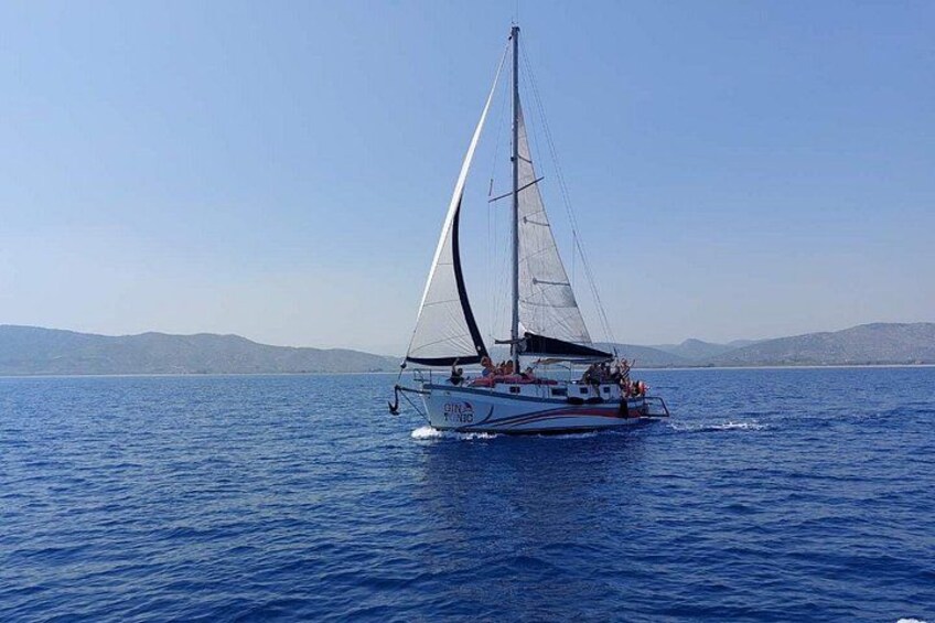 Full/Half Day Small Group Boat Trip with Food and Drinks 4