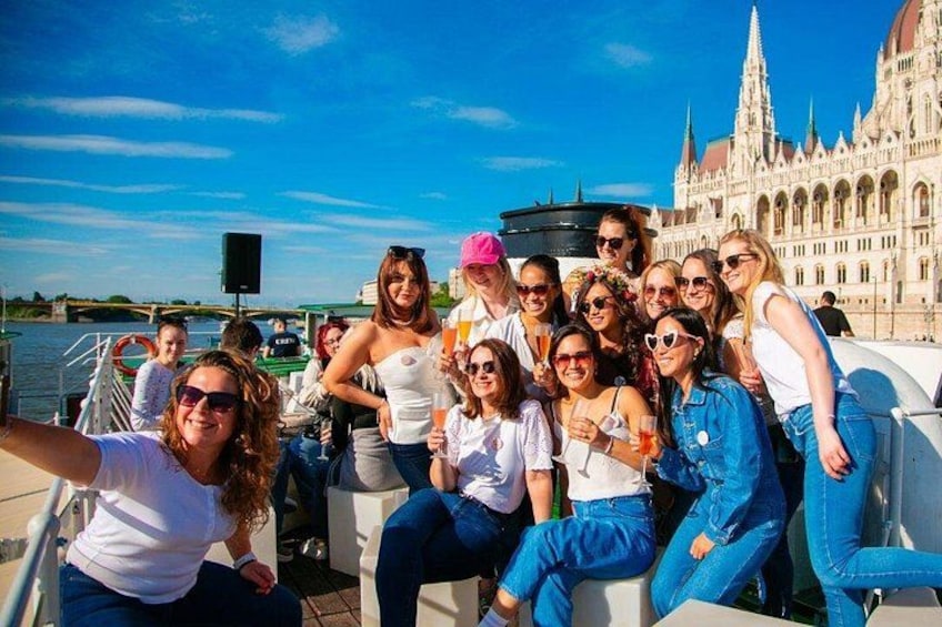 Budapest Sip and Sail Danube Cruise with Unlimited Prosecco 2