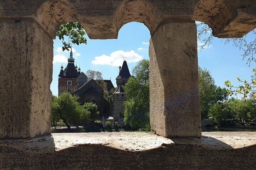 Private Family Friendly Walking Tour in Budapest 2
