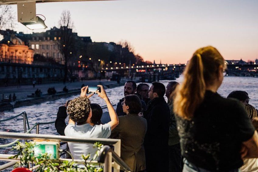 Dinner Cruise Prestige Check-out from the Eiffel Tower 2