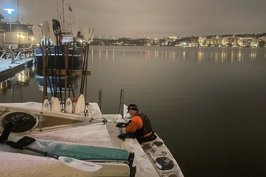 Winter Kayak Tour in Stockholm City (Dry Suit Kayaking) 2