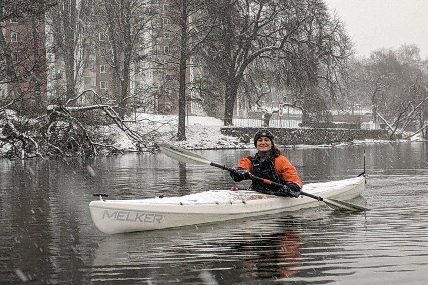 Winter Kayak Tour in Stockholm City (Dry Suit Kayaking) 4