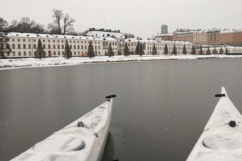 Winter Kayak Tour in Stockholm City (Dry Suit Kayaking) 5