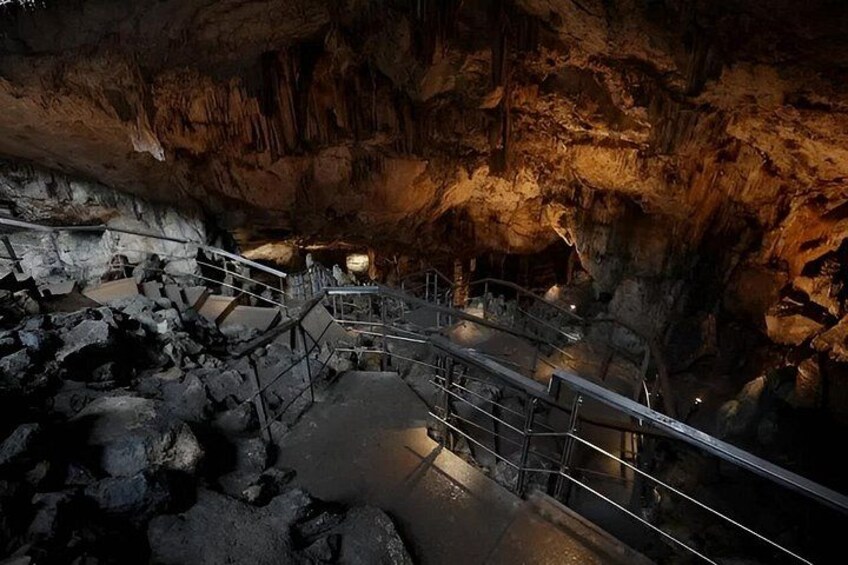 Knossos & lasithi plateau villages,Zeus's cave&olive oil Mill 3