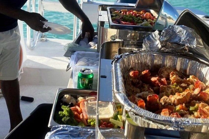 Providenciales: Grace Bay Full-Day Cruise with Snorkeling and BBQ 2