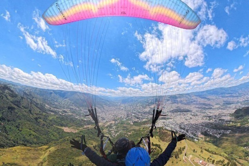 Paragliding flight in Medellin 4