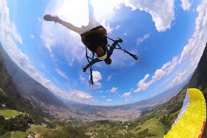 Paragliding flight in Medellin 3