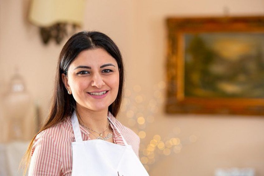 Scarlett - The landlady 1