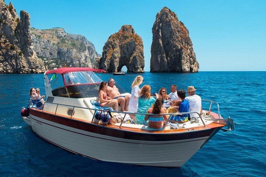 Capri Guided Boat Experience with Island Exploration and Transfer 3
