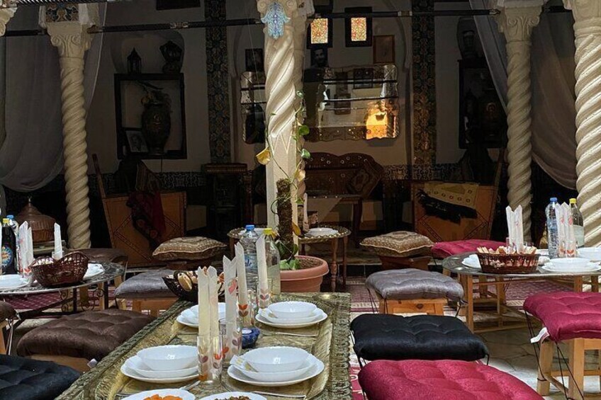 6-Hour Private Guided Casbah Tour with Food in Algiers